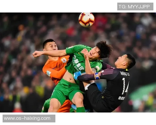 国安与鲁能激战正酣解说员激情四溢为你呈现精彩瞬间